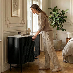 Sideboard Olvehok 110x40x77 cm Schwarz/Marmoroptik, weiß [en.casa]